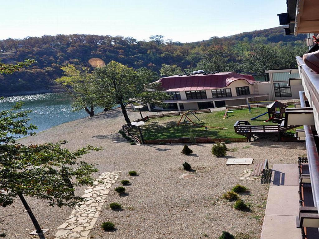 Hotel Jezero بور المظهر الخارجي الصورة
